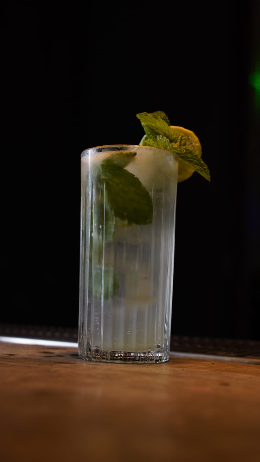Drink refrescante com limão e hortelã